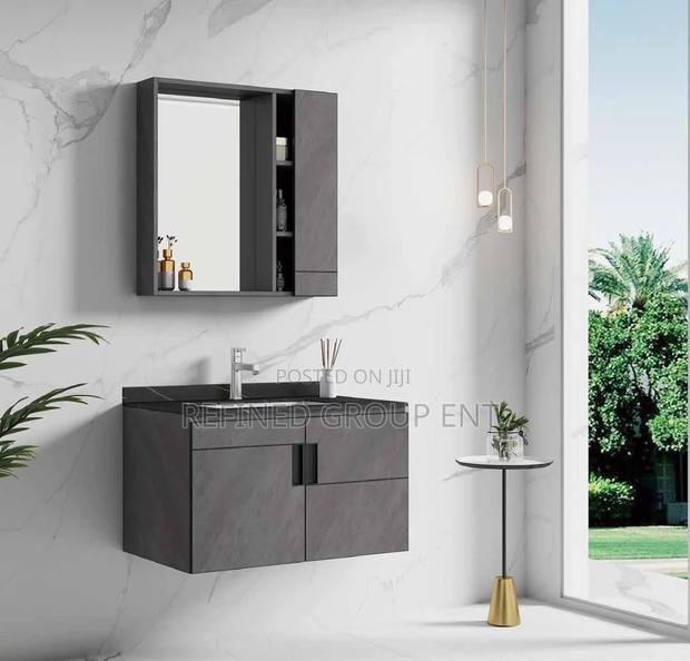 Washroom Cabinet. · Photo 5