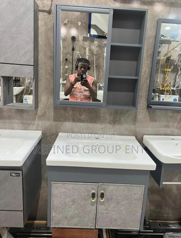 Washroom Cabinet. · Photo 2
