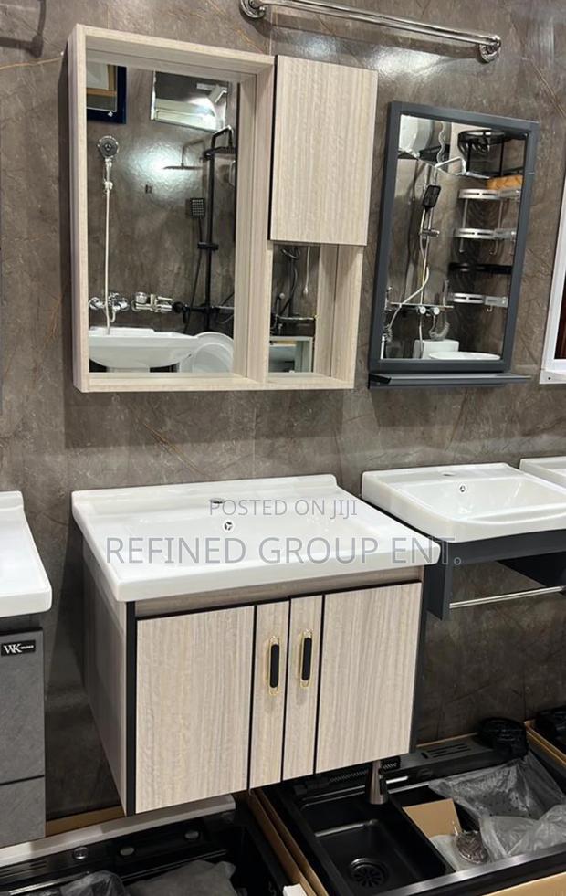 Washroom Cabinet. · Photo 7