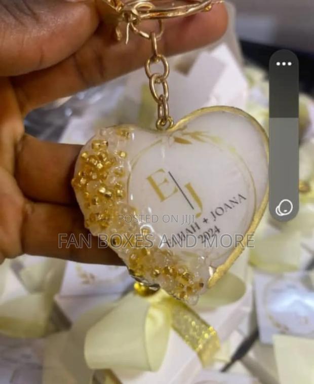 Resin Keyholders for Souvenirs (Wedding) · Photo 3