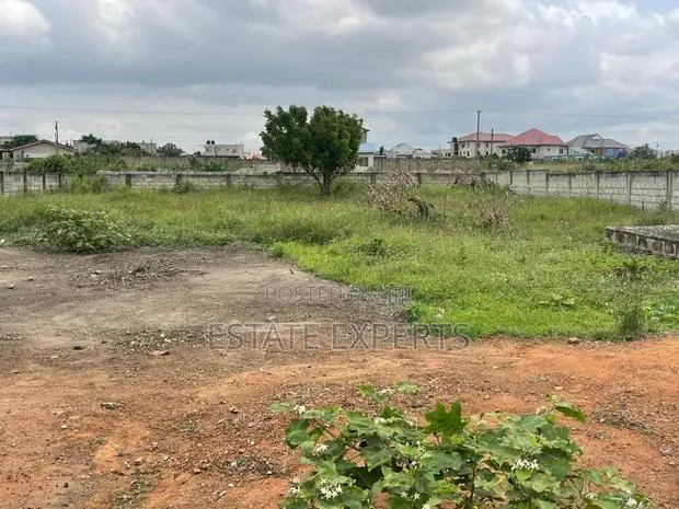 A Registered Land With Land Title Certificate Located in Katamanso · Photo 1