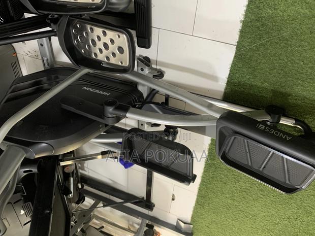 Horizon Elliptical Trainer 130kg · Photo 2