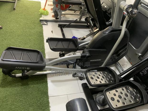 Horizon Elliptical Trainer 130kg · Photo 3