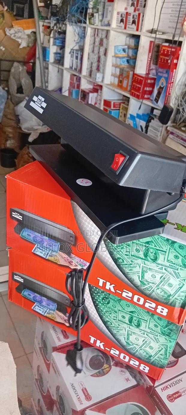 Counterfeit Detector · Photo 4