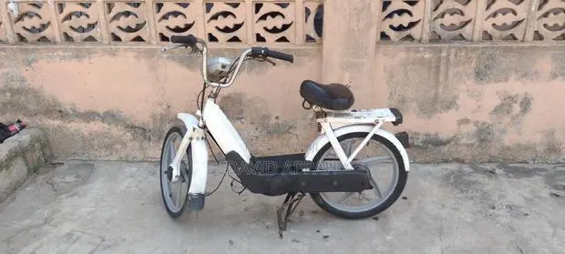 Piaggio Scooter 2003 White · Photo 1