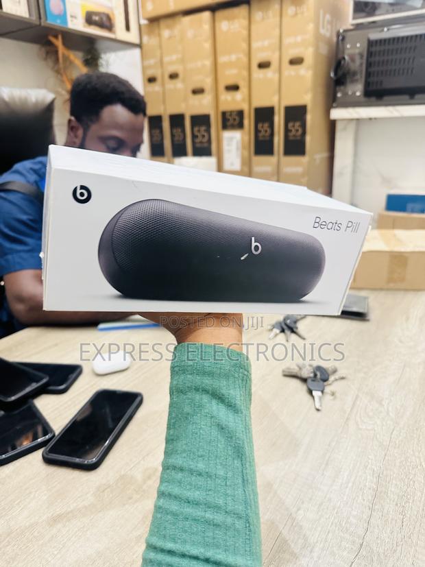 Ultra Slim Sleek Pull Beats Bluetooth Speaker · Photo 1