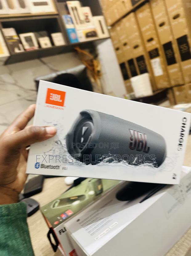 Dust Resistant Bluetooth Speaker Charge 5 · Photo 1