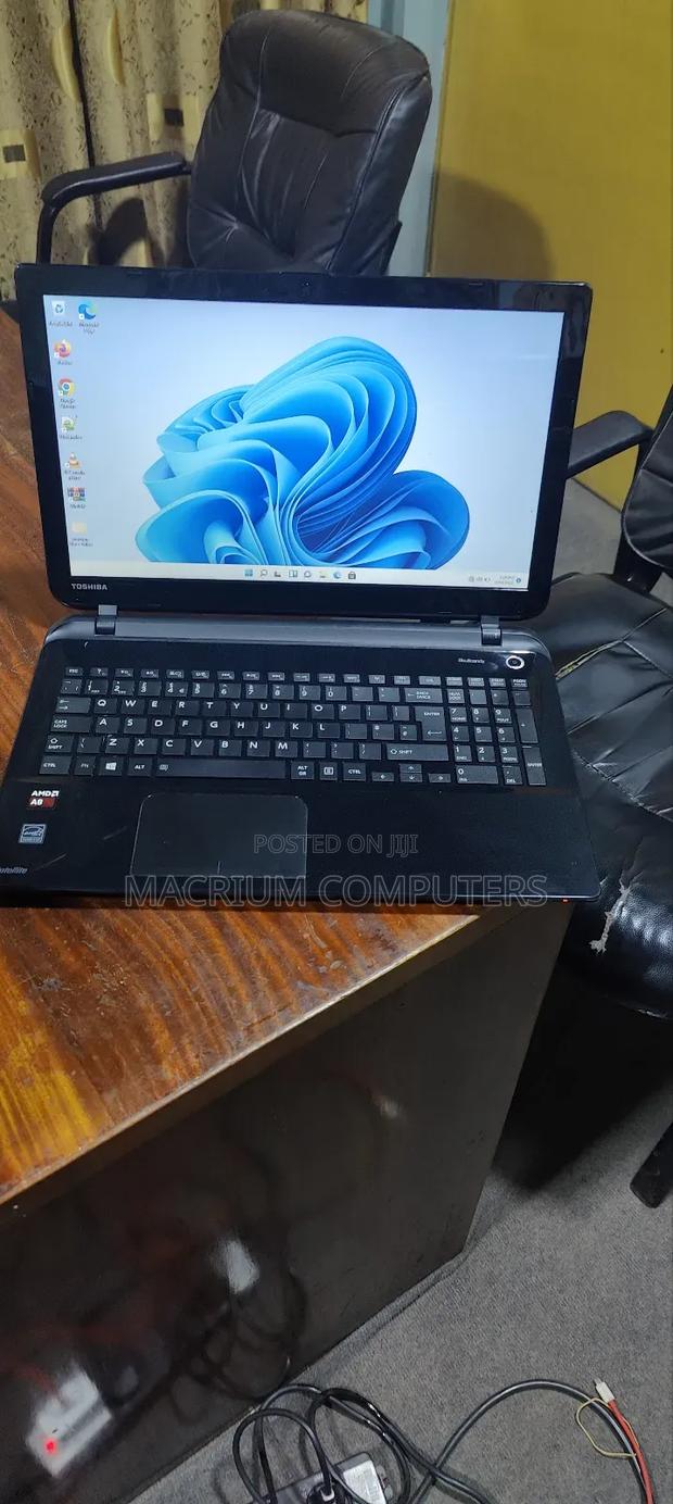 Laptop Toshiba Satellite L50D 8GB AMD A8 HDD 1T · Photo 2
