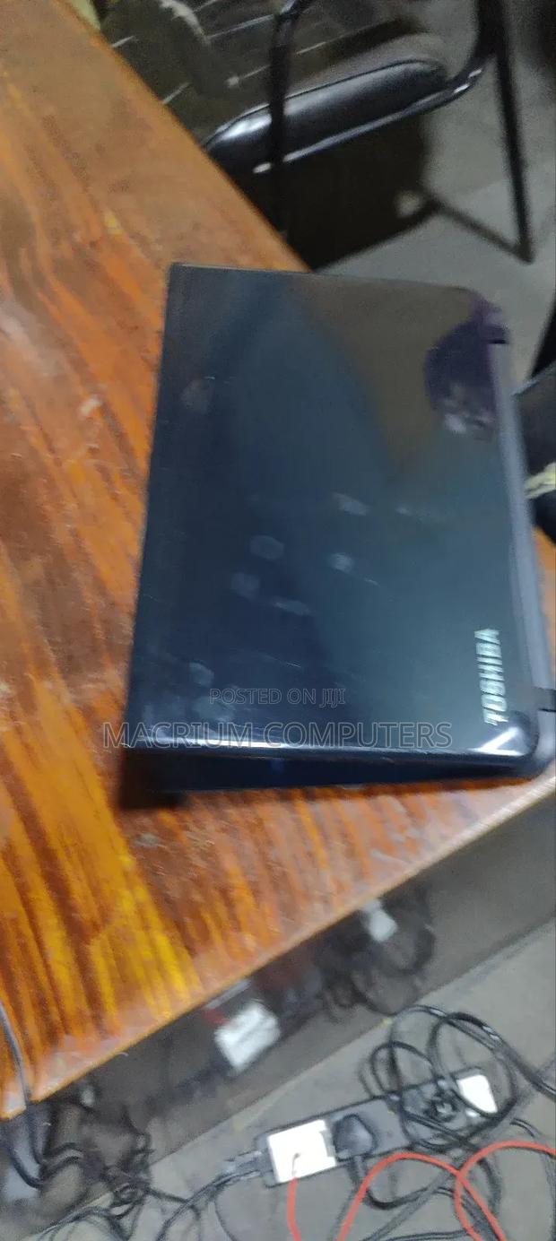 Laptop Toshiba Satellite L50D 8GB AMD A8 HDD 1T · Photo 4