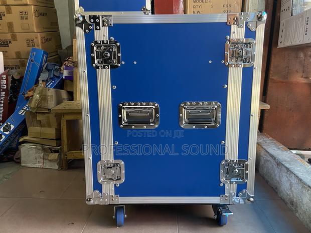 Amplifier Rack 16u 2 Door With Table · Photo 2