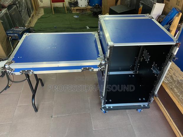 Amplifier Rack 16u 2 Door With Table · Photo 1
