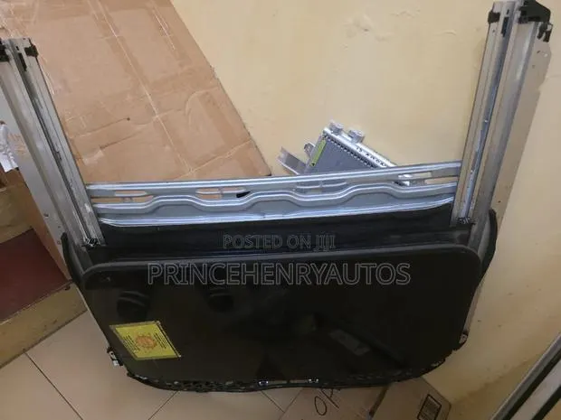 Honda CRV 2017-2026 /HRV 2023-2026 Sunroof Assembly · Photo 1