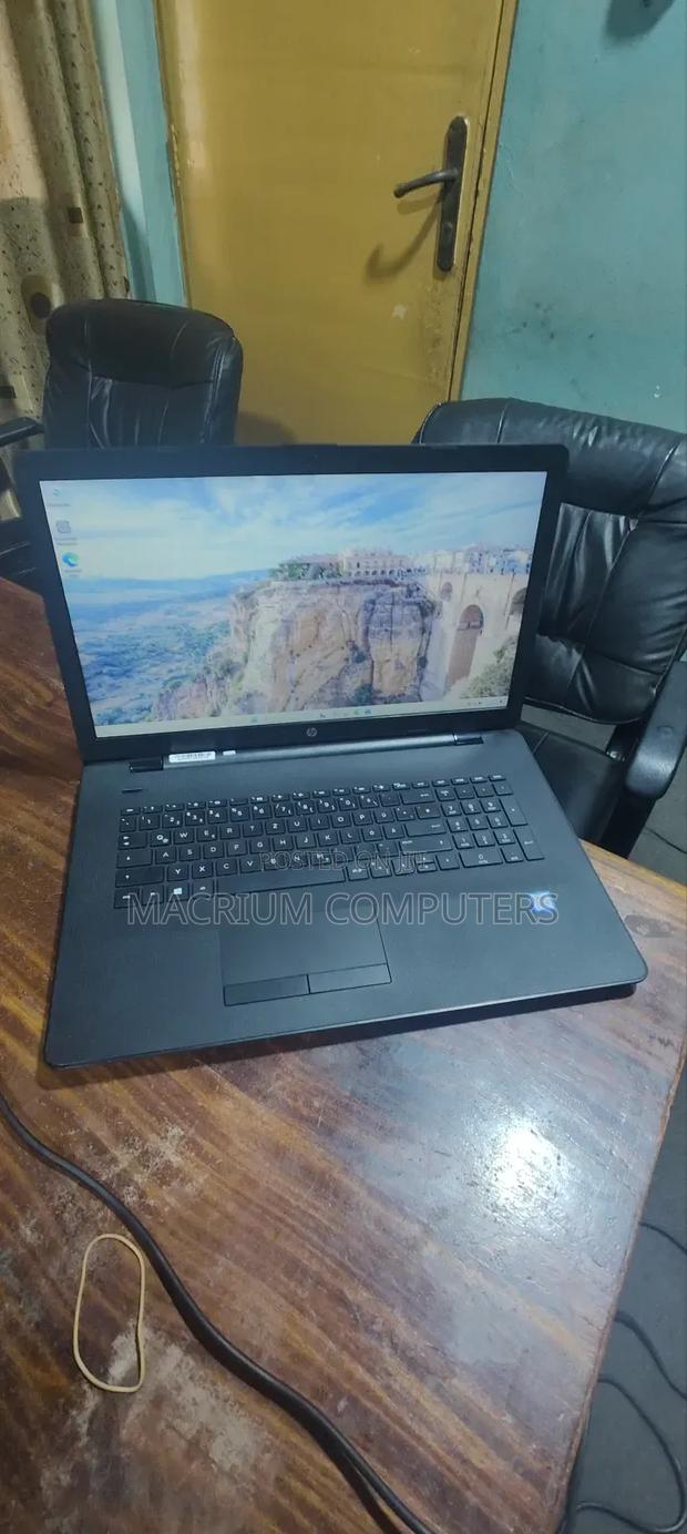 Laptop HP Pavilion 17 8GB Intel Core i5 SSD 256GB · Photo 1