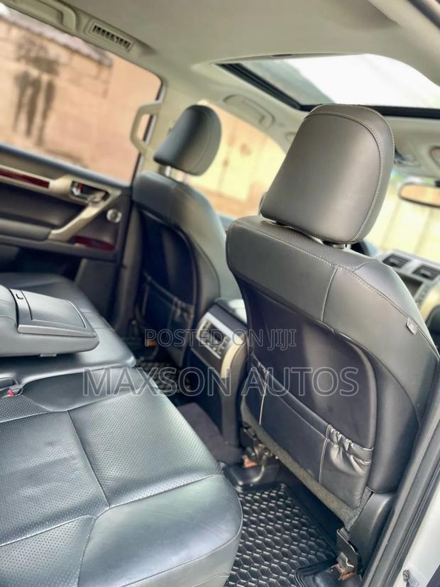 Lexus GX 460 Luxury 2019 White · Photo 6