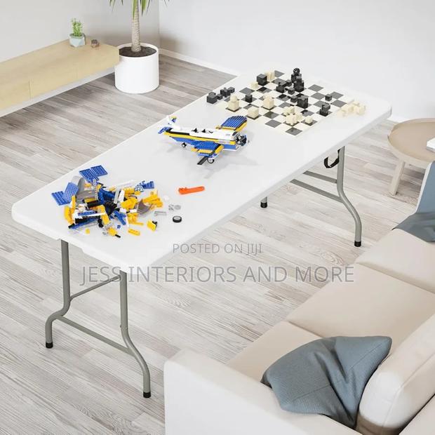 6ft Heavy Duty Plastic Folding Dining Table · Photo 6