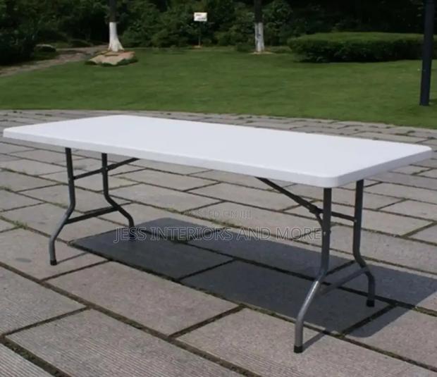 6ft Heavy Duty Plastic Folding Dining Table · Photo 1