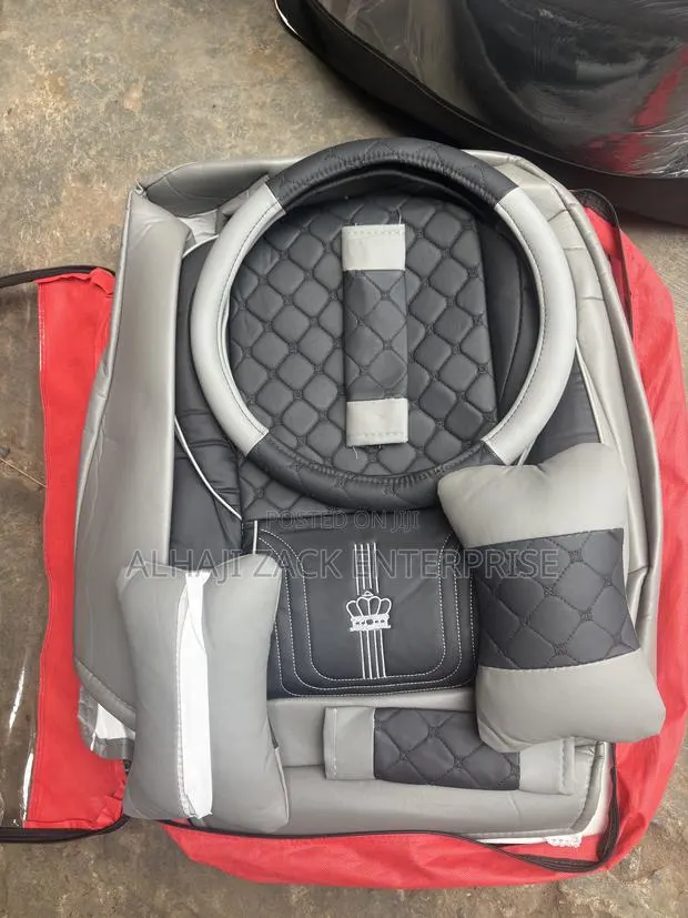 Luxury Ash and Black Seat Cover · Photo 1