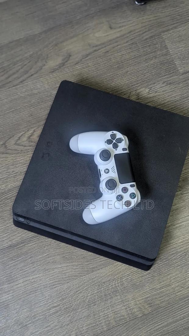 Neat Sony Playstation 4 Slim Jailbreak With Games Available · Photo 1