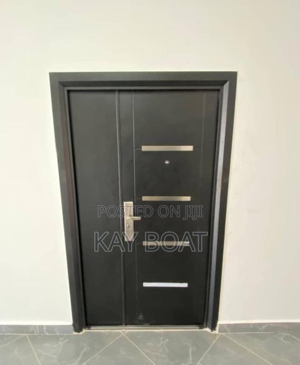 An Outstanding One and Half Door · Photo 1