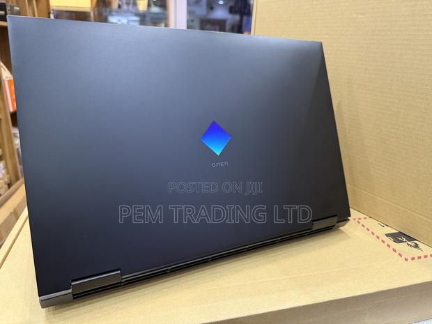 New Laptop HP Omen 17 16GB Intel Core I7 SSD 1T · Photo 2