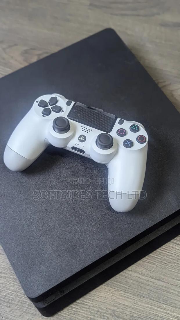 Ps4 Slim Black Jailbreaked Console With Games at Good Price · Photo 2