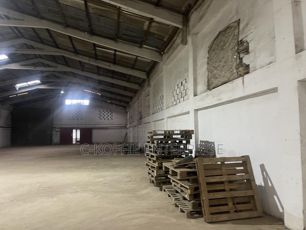 800 SQM Warehouse Located at Labonne for Rent · Photo 1