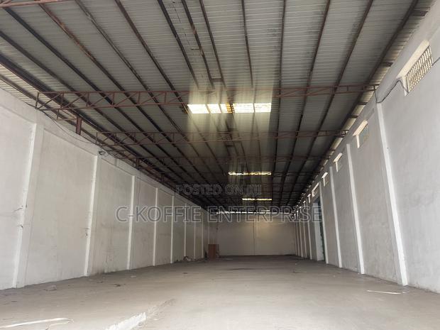 650 SQM at North Kaneshie Industrial Area + Offices 4 Rent · Photo 2
