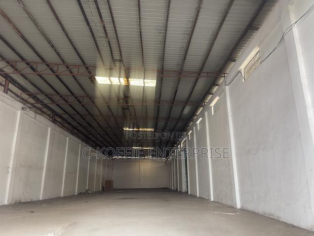 650 SQM at North Kaneshie Industrial Area + Offices 4 Rent · Photo 4