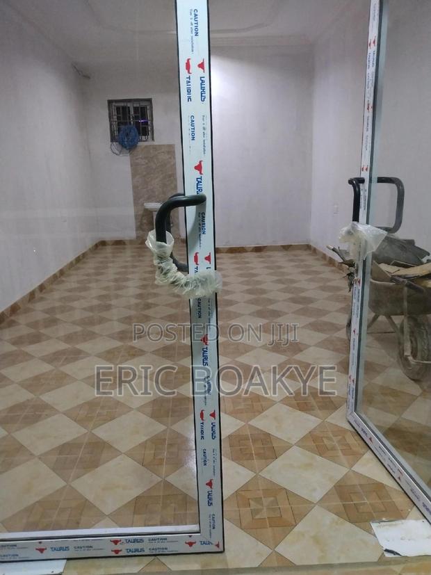 Fully Furnished Shops/Office Spaces for Rent at Pokuase. · Photo 4