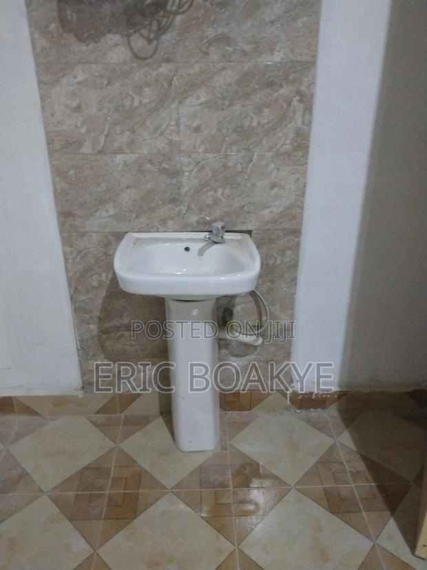 Fully Furnished Shops/Office Spaces for Rent at Pokuase. · Photo 5