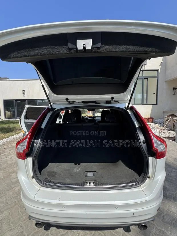 Volvo XC60 2015 White · Photo 1