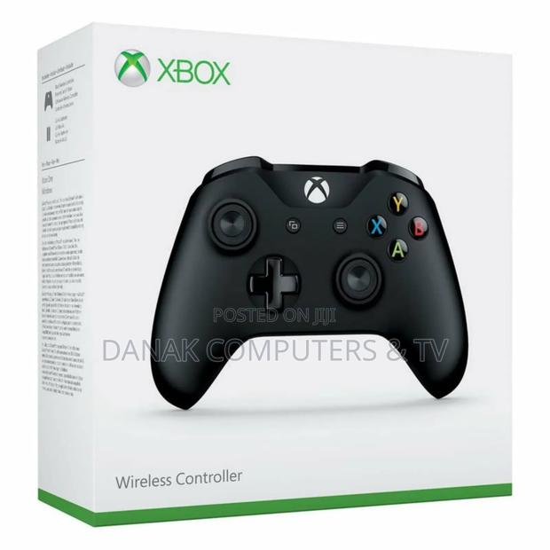 Xbox One Wireless Controller Black · Photo 1