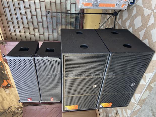 Full Set With Line Array · Photo 3