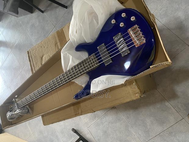 Fender Bass Guitar · Photo 1