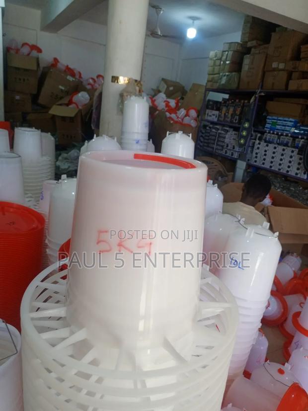 5kg Poultry Feeder · Photo 1