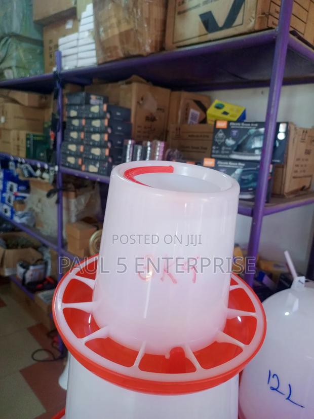 3kg Poultry Feeder · Photo 1
