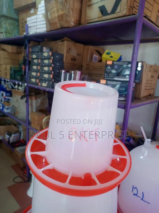 3kg Poultry Feeder · Photo 2