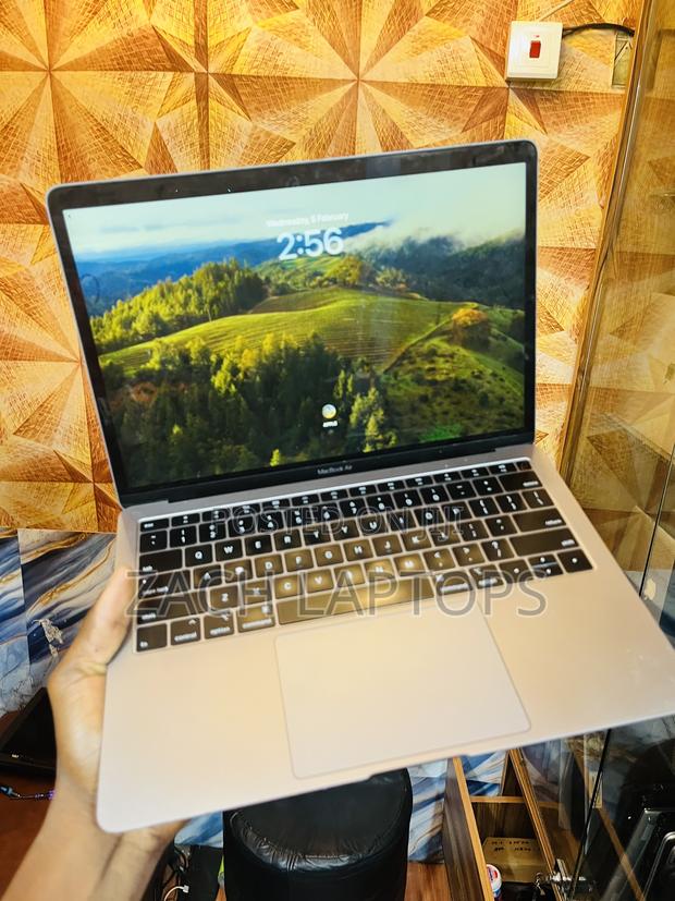 Laptop Apple MacBook Air 2019 8GB Intel Core I5 SSD 128GB · Photo 1