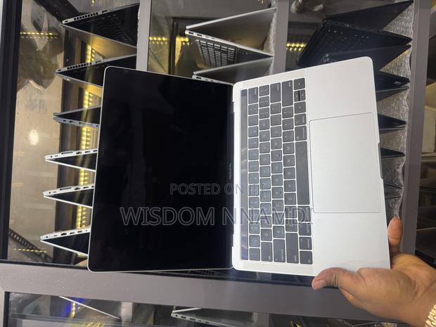 Laptop Apple MacBook Pro 2019 8GB Intel Core i5 SSD 256GB · Photo 1