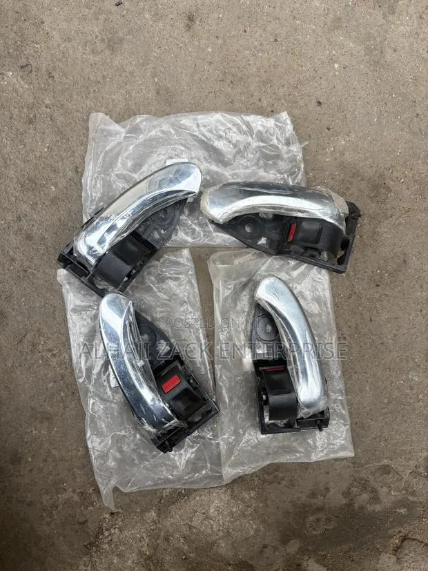 Toyota Camry 2007-2011 Inside Door Handle Set · Photo 1