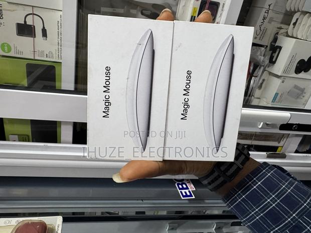 Latest Magic Mouse (Usb-C) - White Multi-Touch Surface · Photo 1
