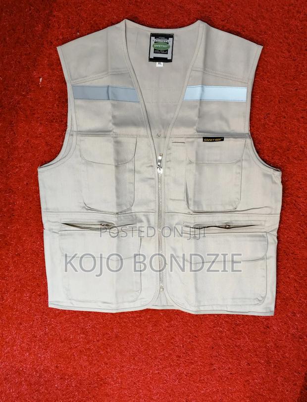 Media Reflective Vest · Photo 3