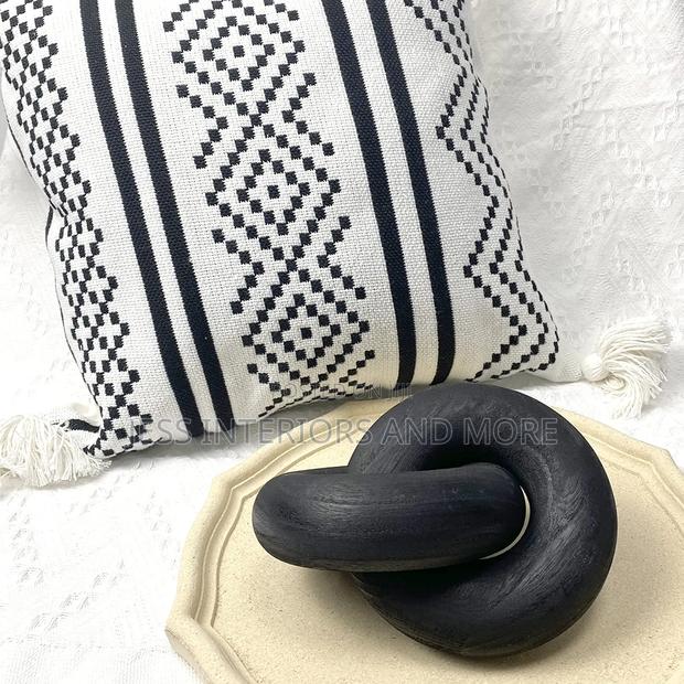 Wood Knot Decor · Photo 2