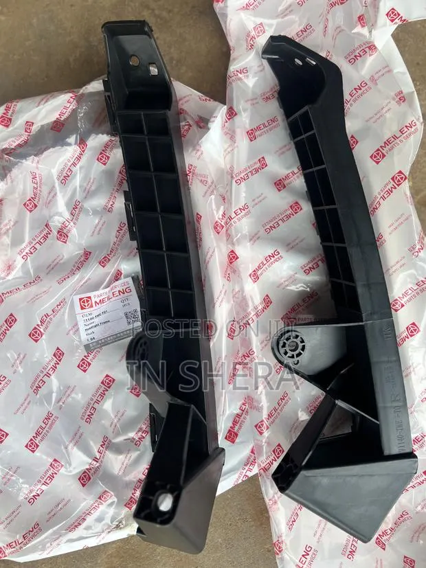 Honda CRV Headlight Seat 2017 2018 2019 2020 2021 2022 · Photo 1