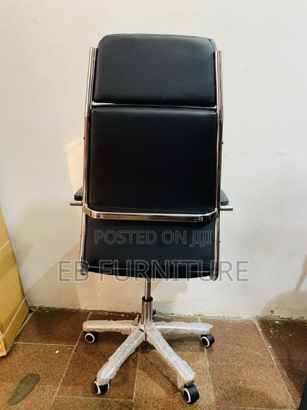 Black Leather Executive Office Chair · Photo 2