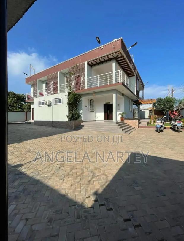 10bdrm House in Community 20 Spintex for sale · Photo 1