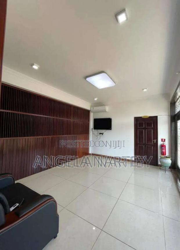 10bdrm House in Community 20 Spintex for sale · Photo 2