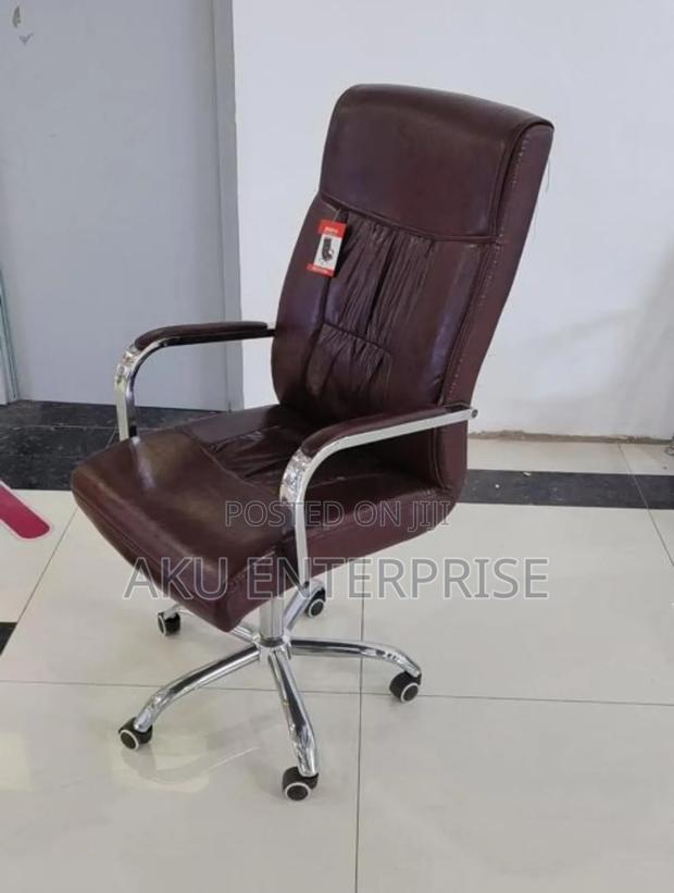 Office Swivel Chair Adjustable · Photo 1