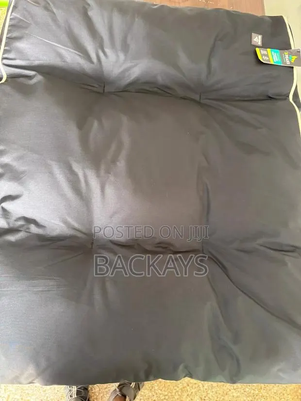 3 Peaks Padded Dog Mattress · Photo 1