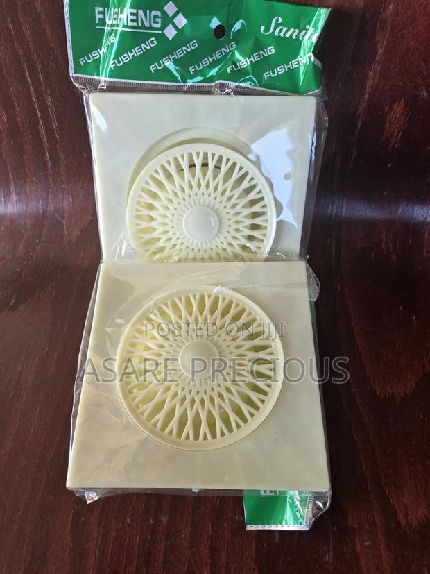4inc Plastic Floor Drain · Photo 1